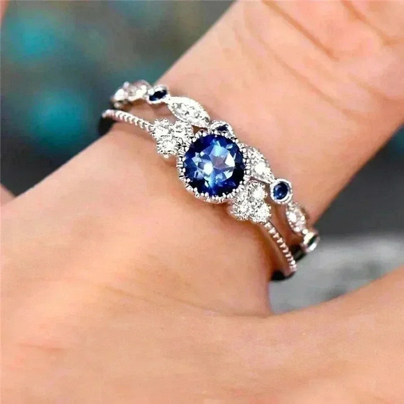 Gorgeous 925 Silver Blue Sapphire Ring Set - Picture 3 of 5